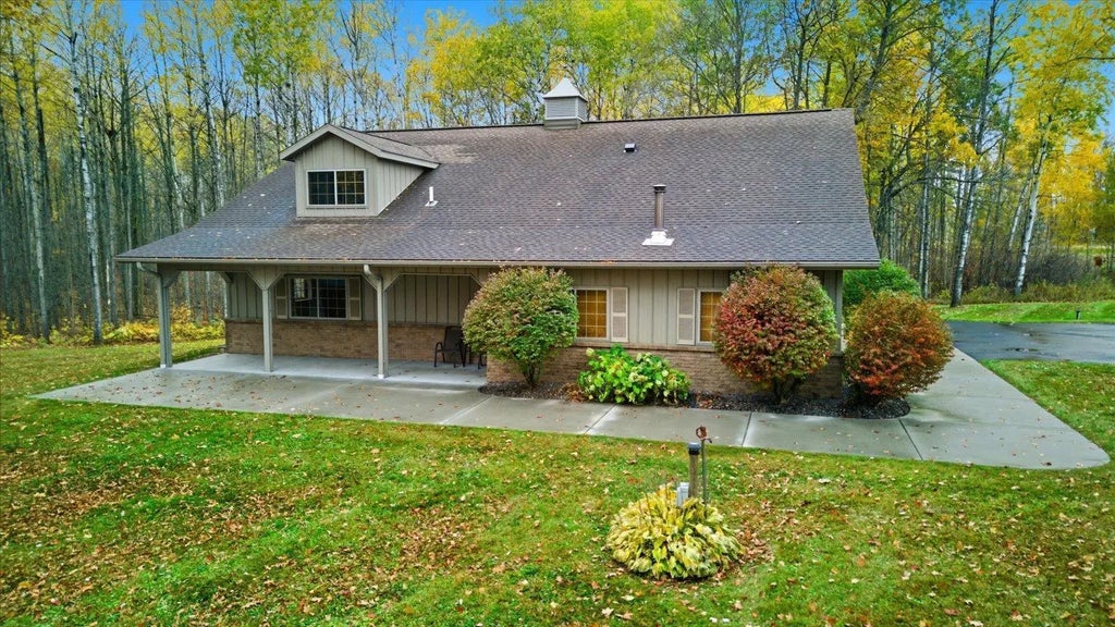 21437 County Road 17, Cohasset