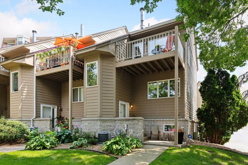 2824 Kenwood Isles Drive, Minneapolis