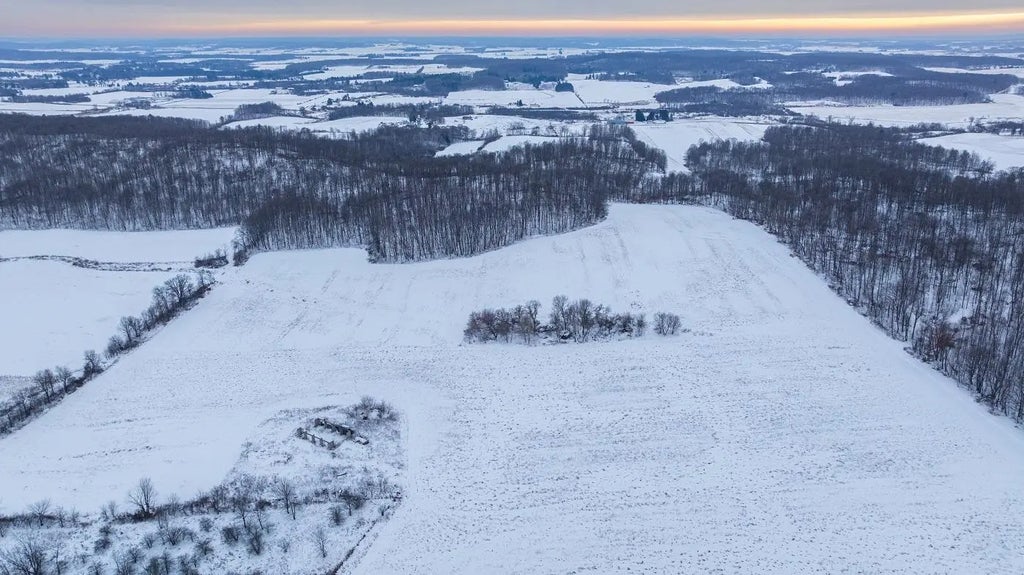 1525 6 1/2 Avenue, Hillsdale