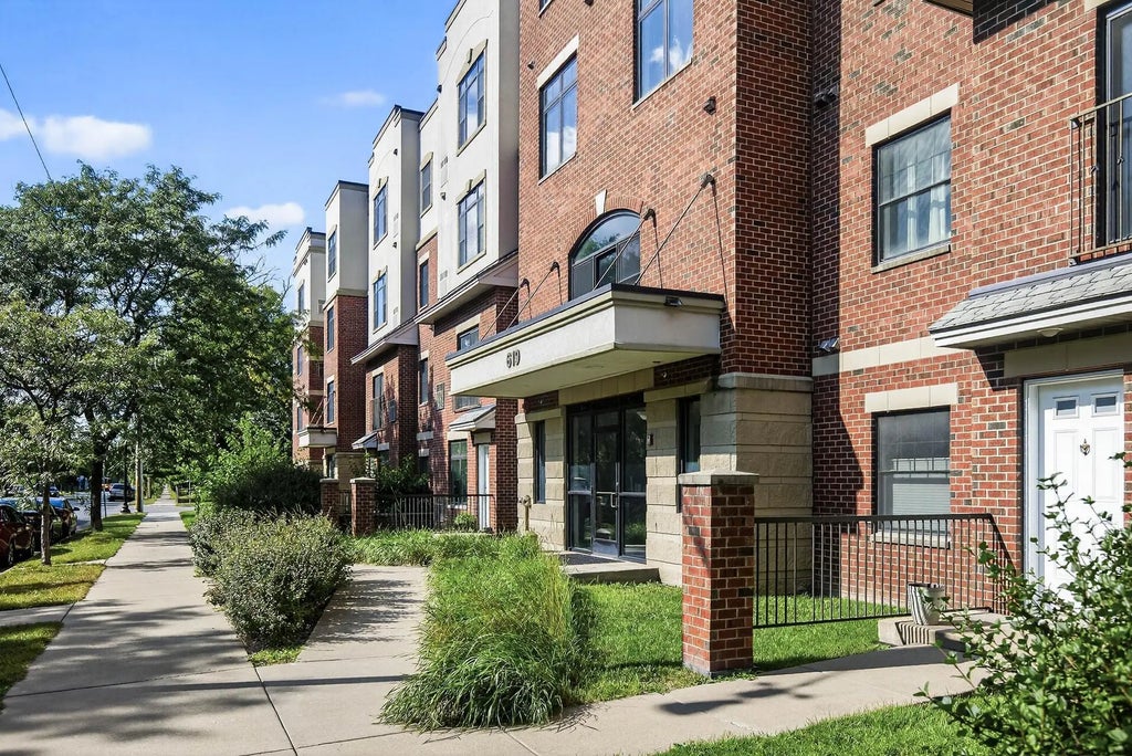 619 8th Street Se 315, Minneapolis