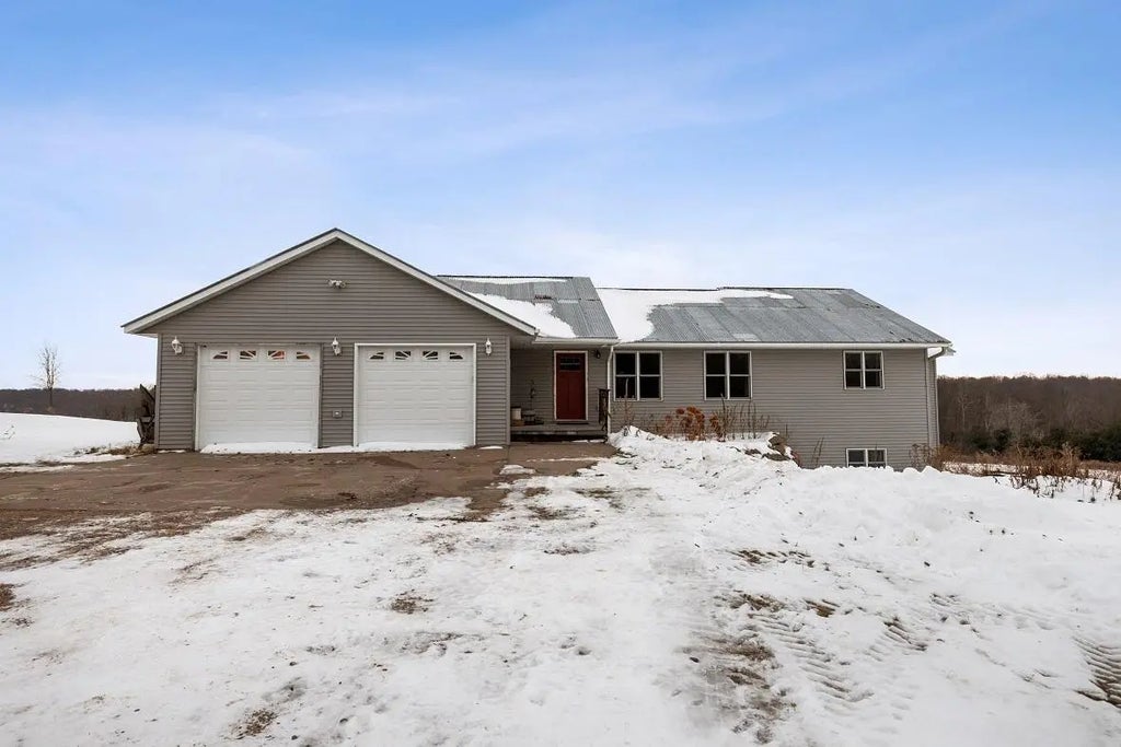 1525 6 1/2th Avenue, Hillsdale