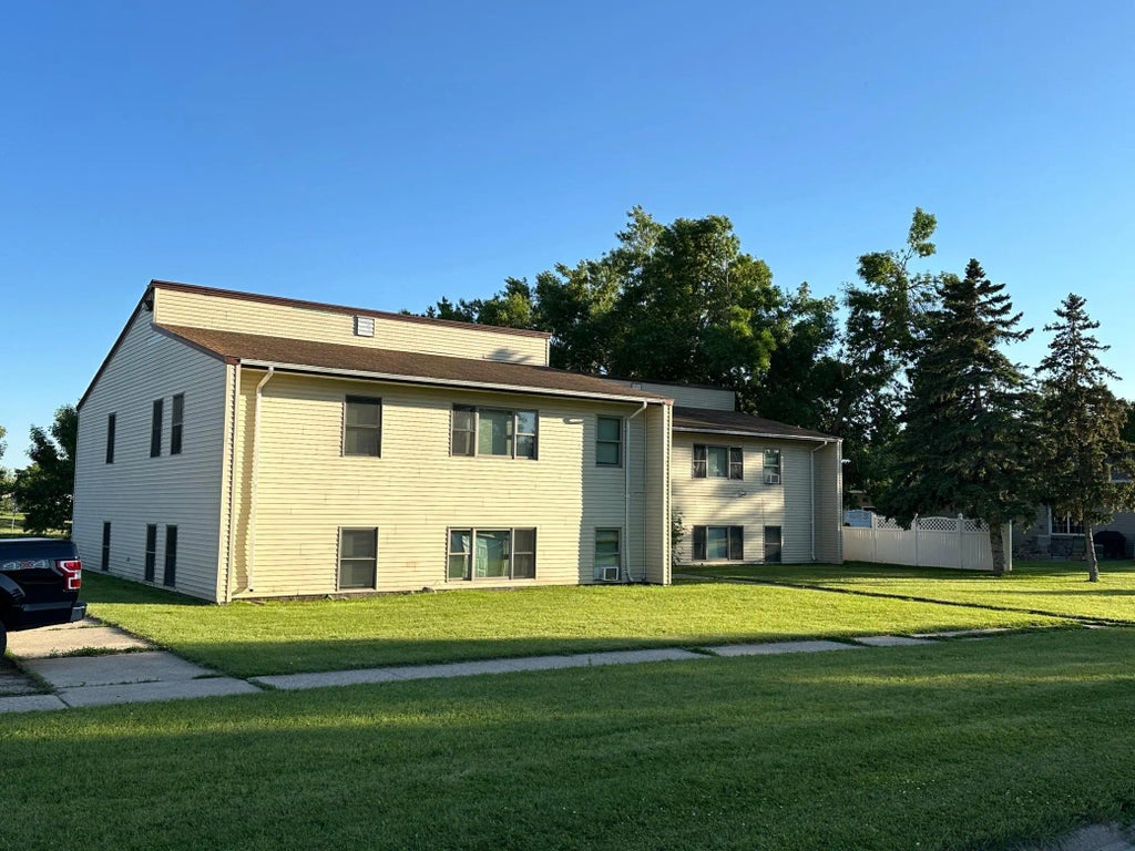 107 & 115 Brown Avenue, Lisbon