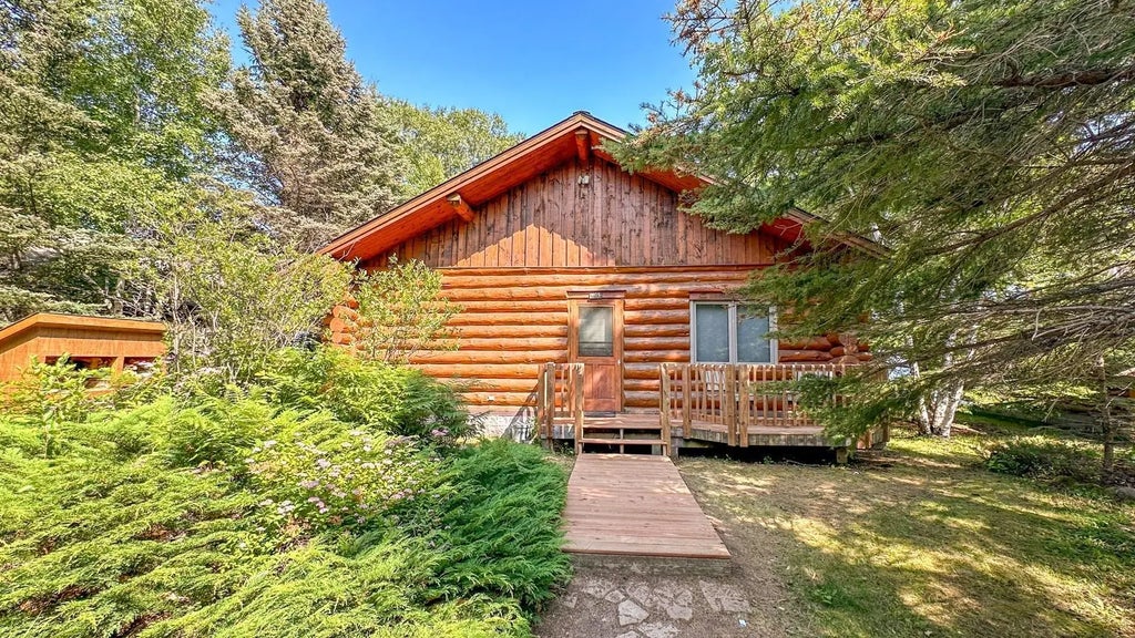 405 Cliff House Road, Lutsen