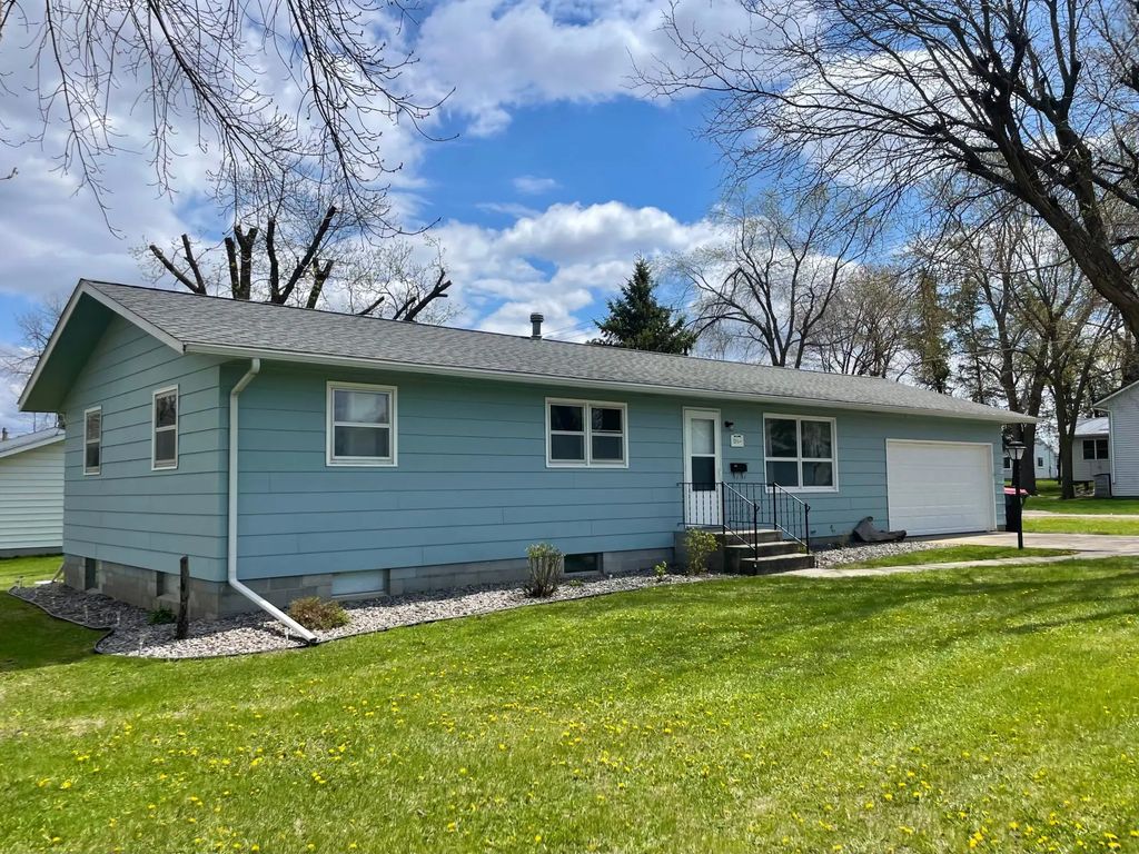 215 N Swain Street, Redwood Falls