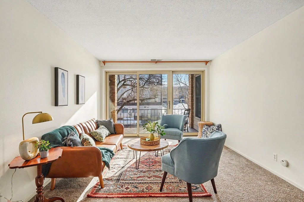 6423 Colony Way 3l, Edina