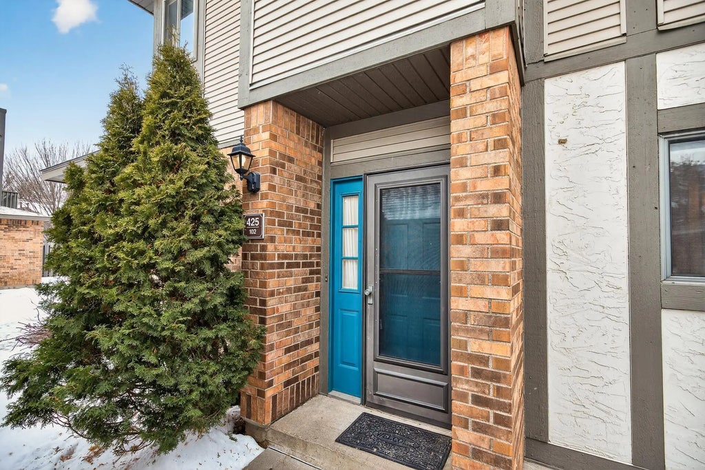 425 Shelard Parkway 102, Saint Louis Park