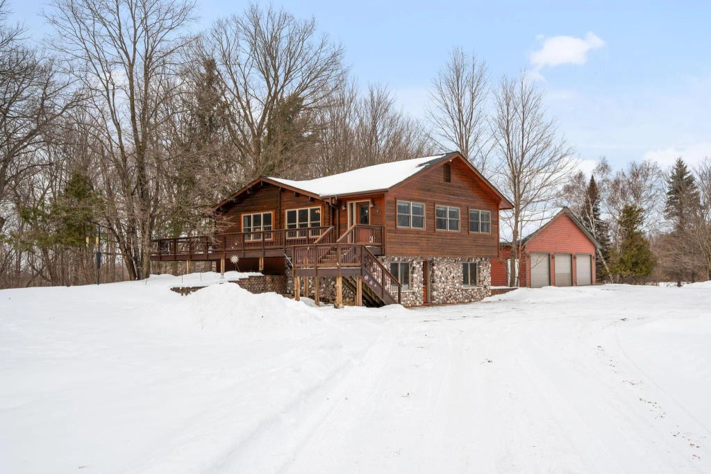 1913 260th Avenue, Luck