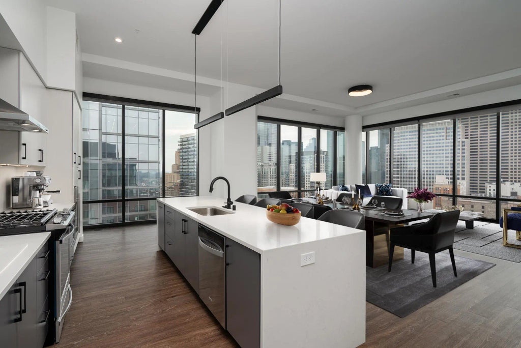 270 Hennepin Avenue 1502, Minneapolis