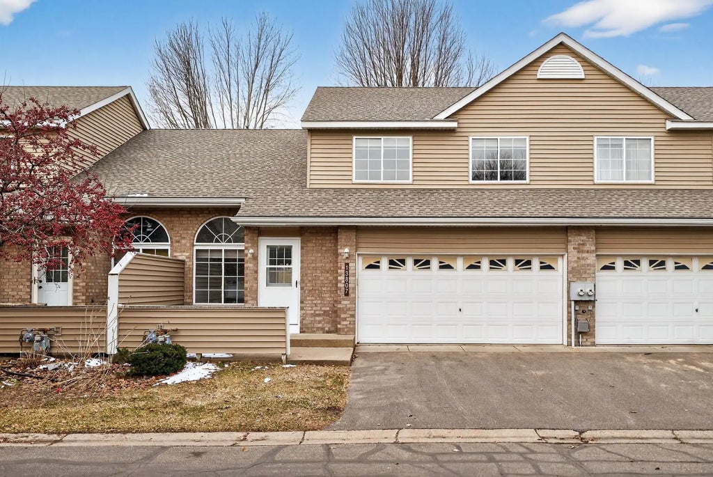 13807 Granada Way 9, Apple Valley