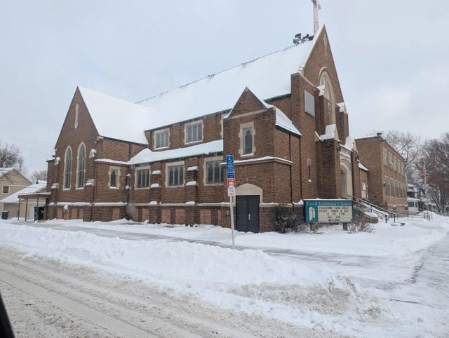 499 Charles Avenue, St Paul