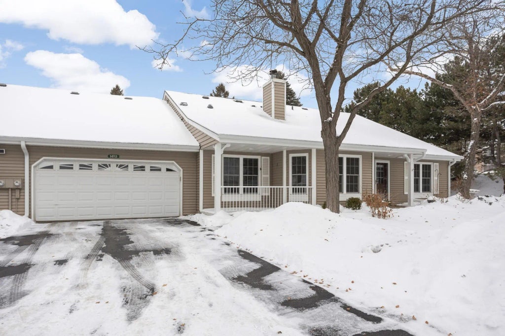 14713 Oak Run Lane, Burnsville