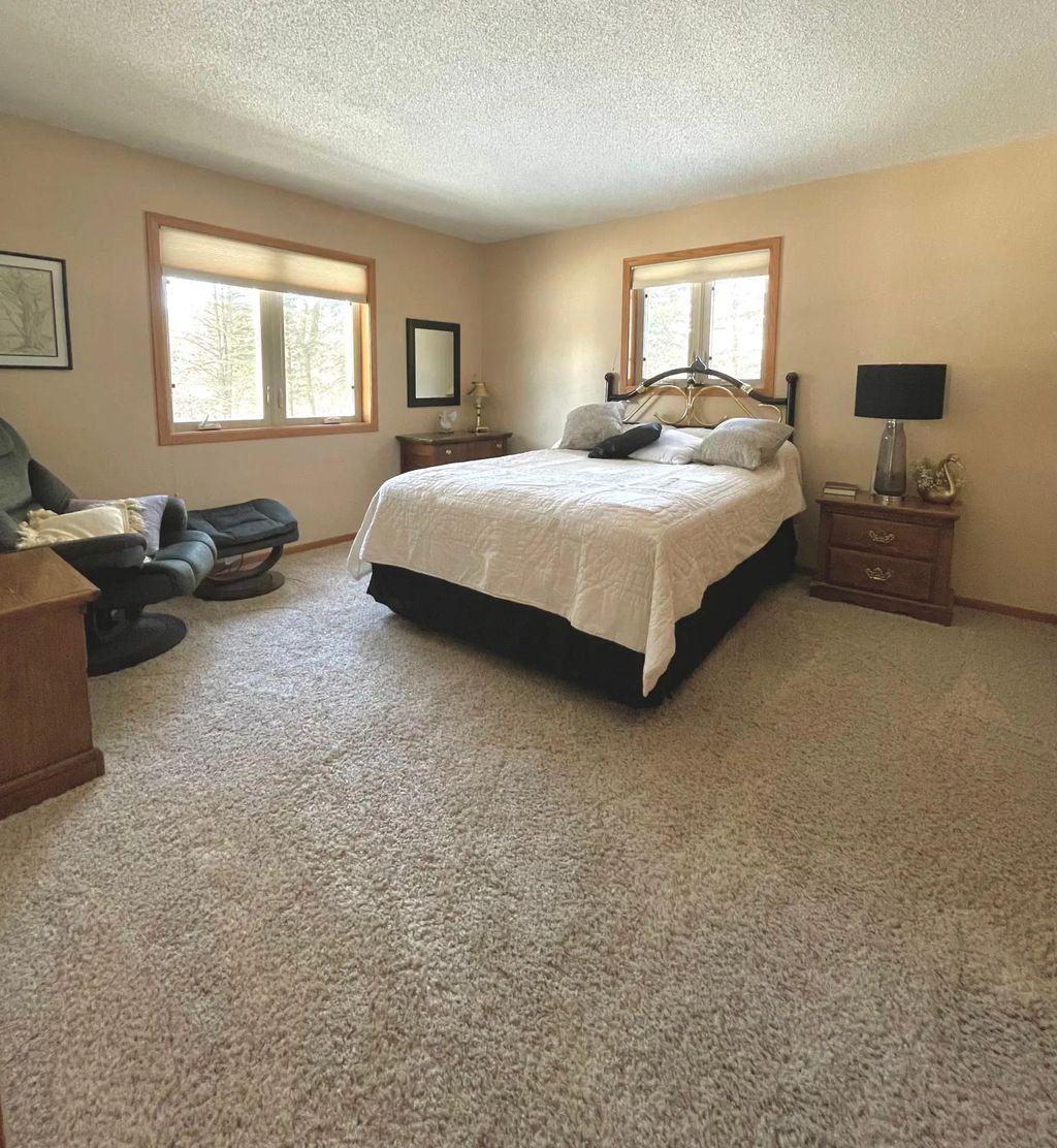 15592 720th Avenue, Albert Lea