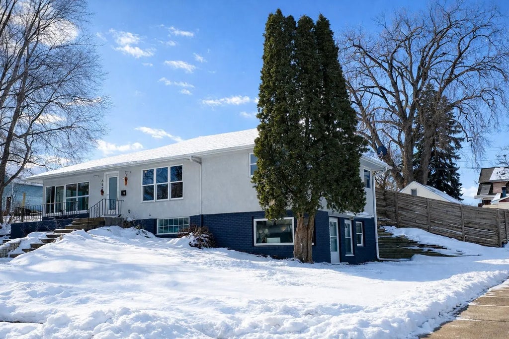 655 11th Avenue N, South St Paul