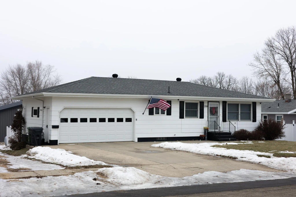 208 E 2nd Street, Adrian