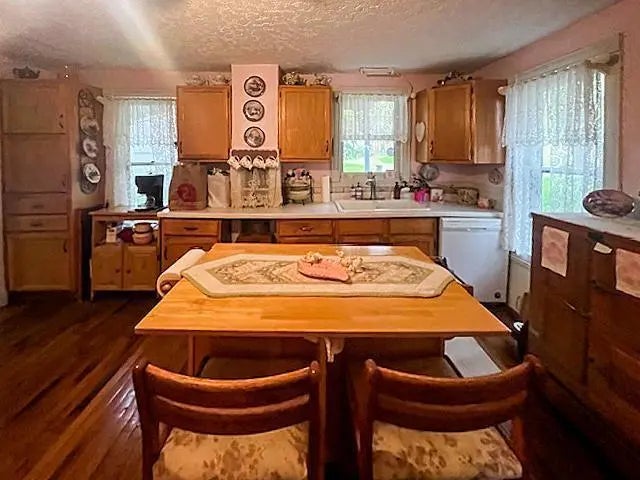 1941 190th Avenue, Centuria