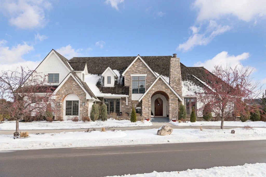 9787 Sky Lane, Eden Prairie