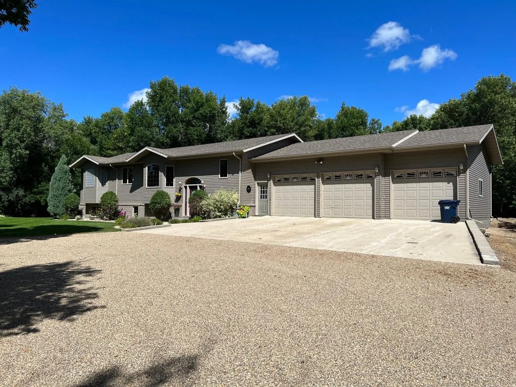 102 County Rd 1, Fessenden