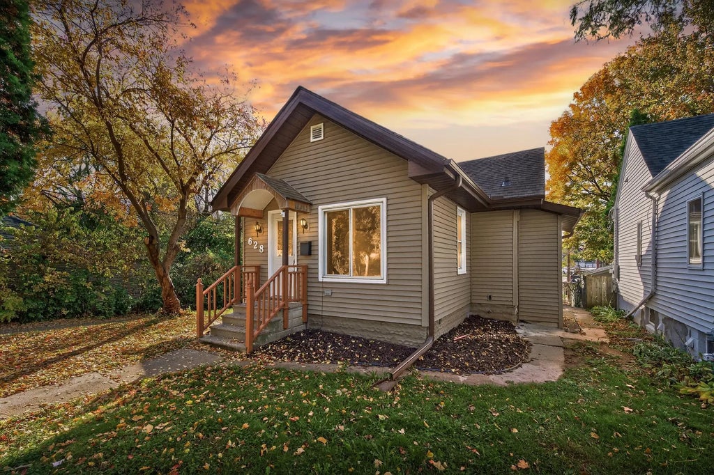 628 Iowa Avenue E, Saint Paul