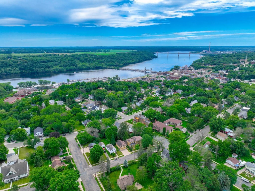 809 5th Street N, Stillwater