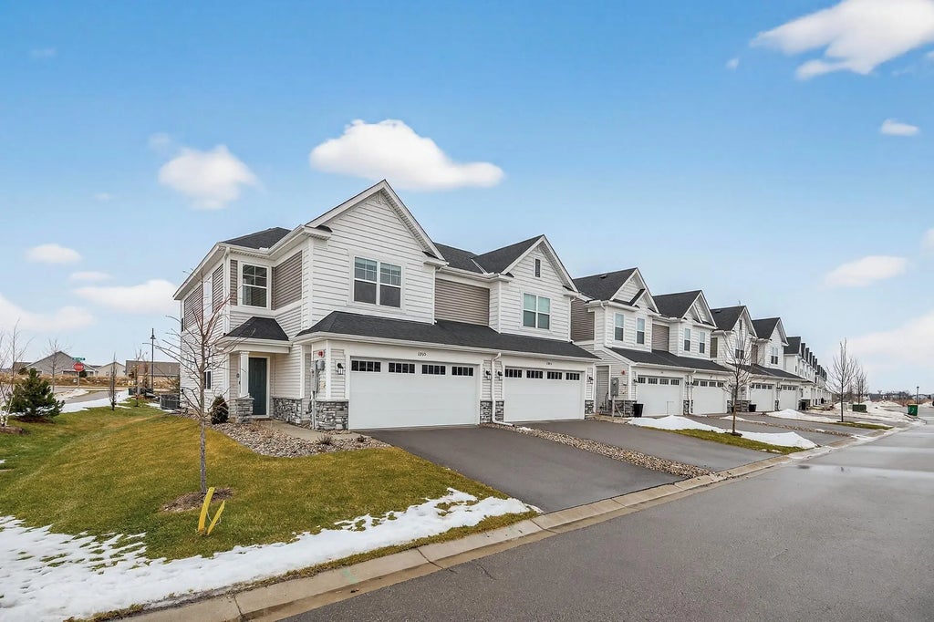 1935 Prospect Lane, Carver