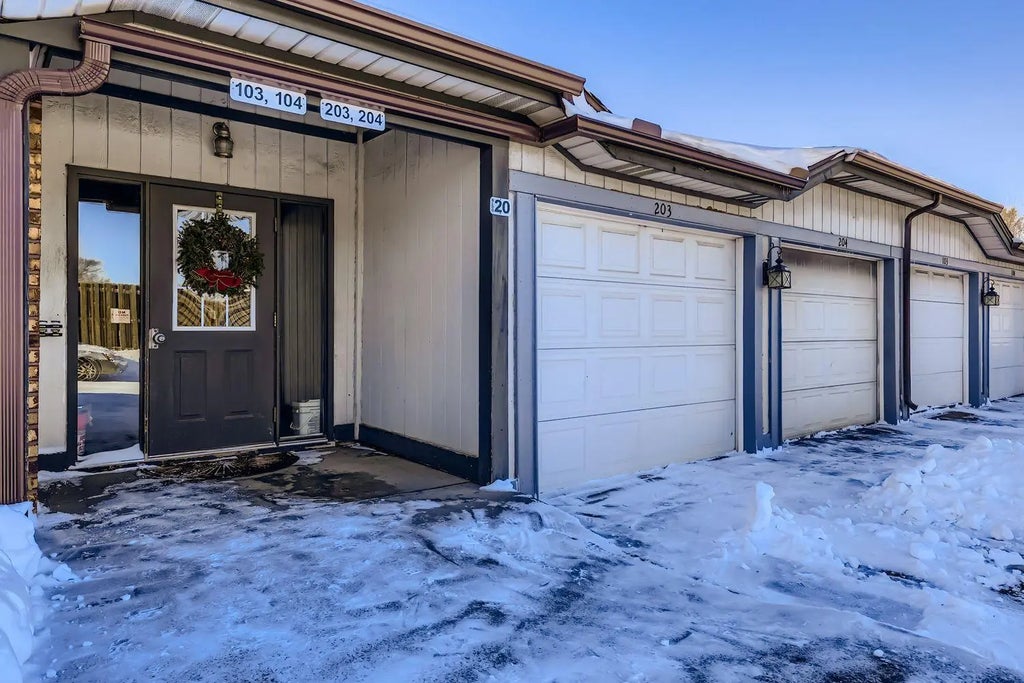 20 94th Circle Nw 203nw, Coon Rapids