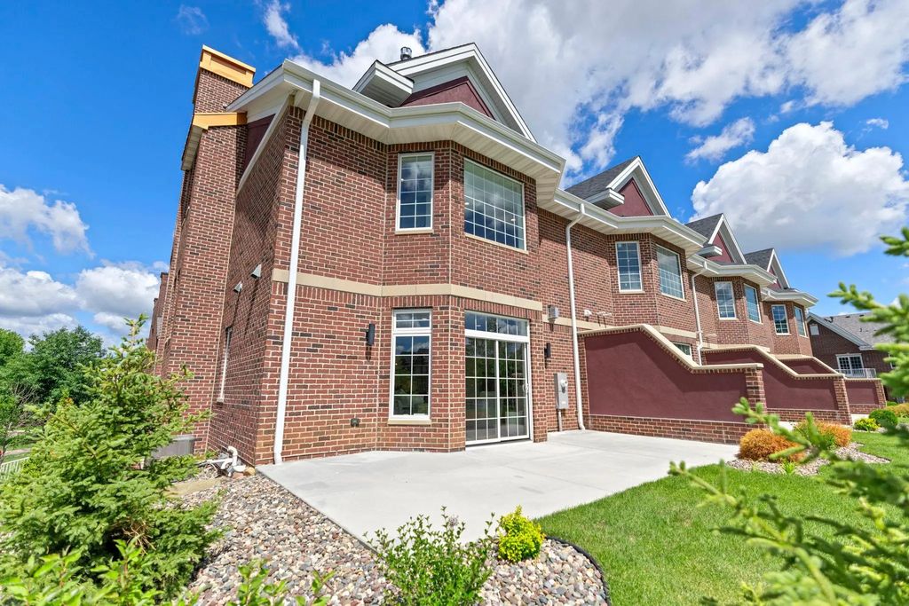 10814 Falling Water Lane D, Woodbury