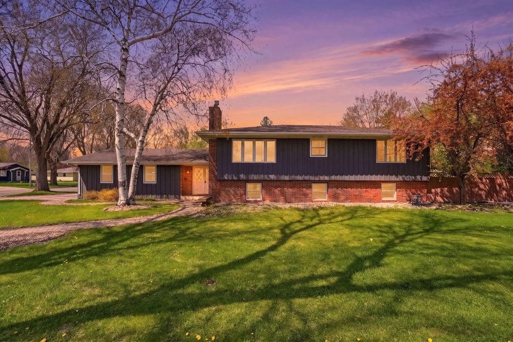 900 13th Avenue Sw, Willmar