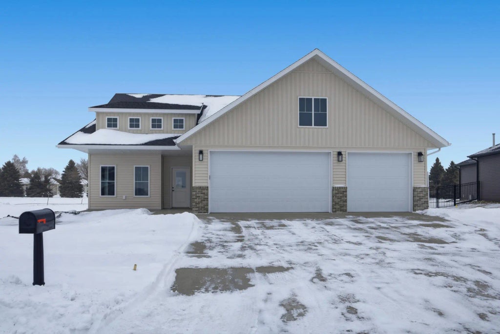 4736 Hampton Loop S, Moorhead