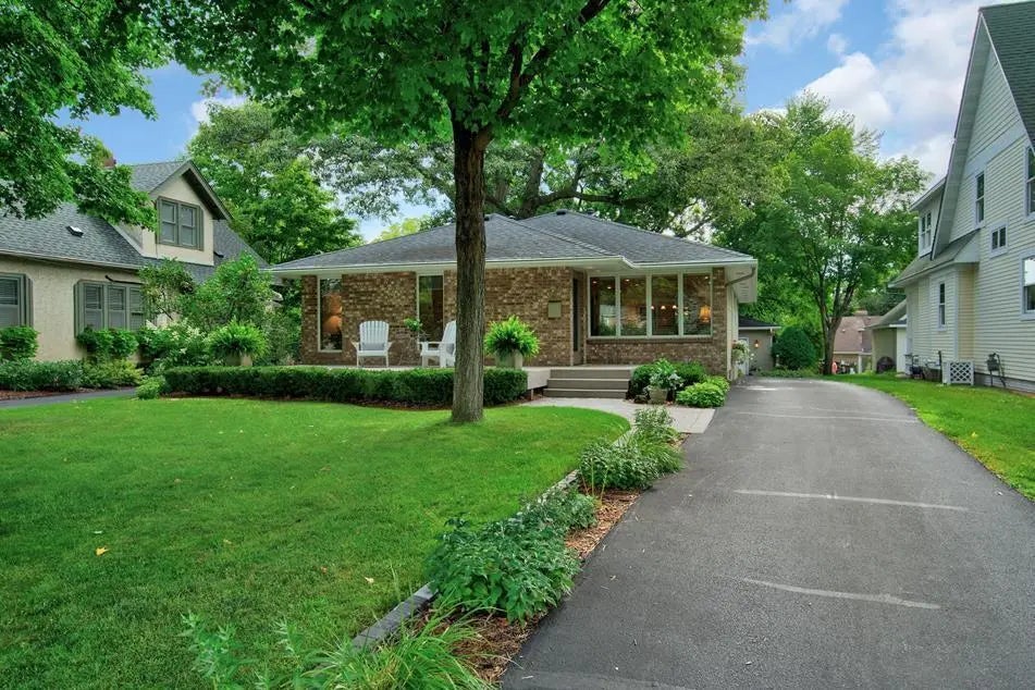 214 Broadway Avenue N, Wayzata