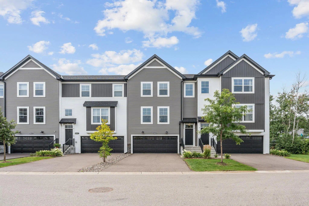 8612 Kenyon Court Ne B, Blaine