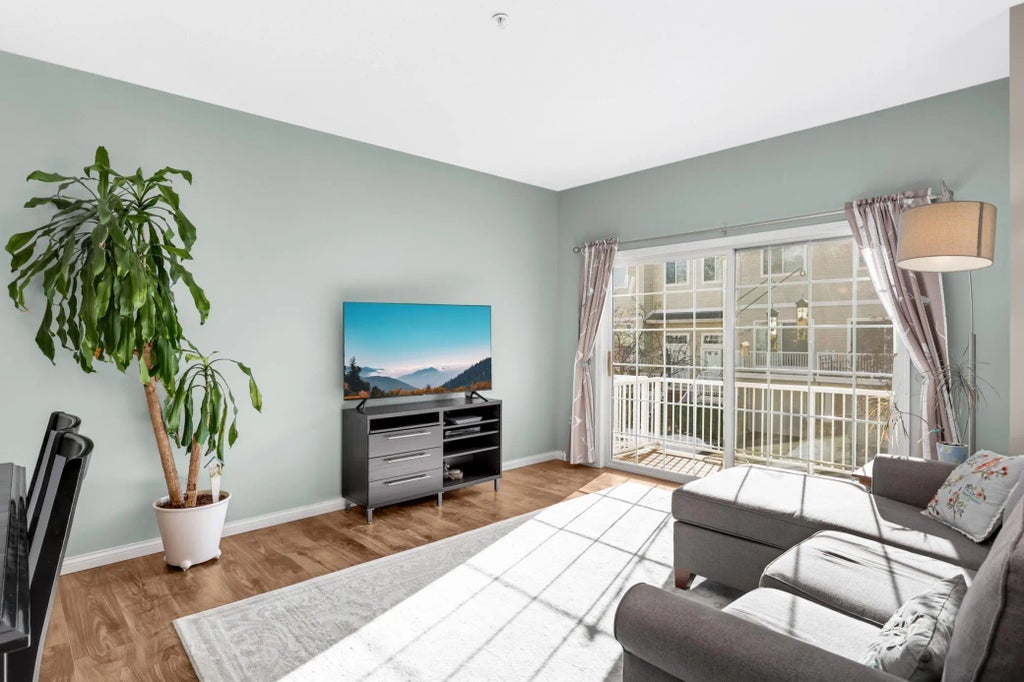 430 Willoughby Way W, Hopkins