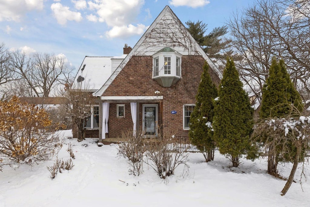 4017 Shoreline Drive, Robbinsdale