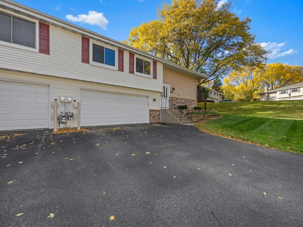 8434 W 97th Street, Bloomington