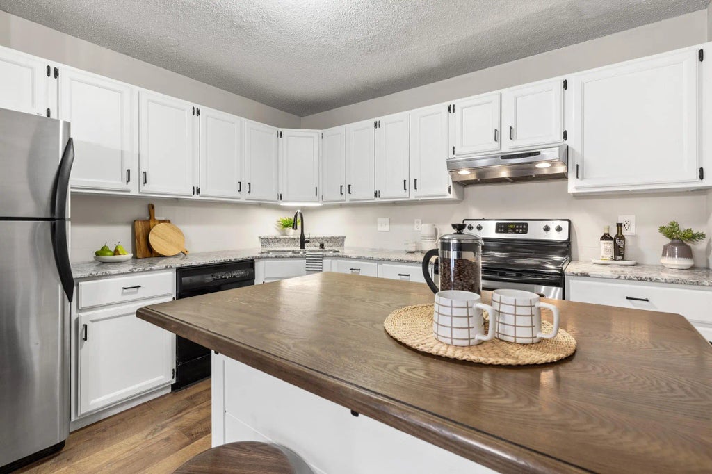 2240 Ridge Drive 13, Saint Louis Park