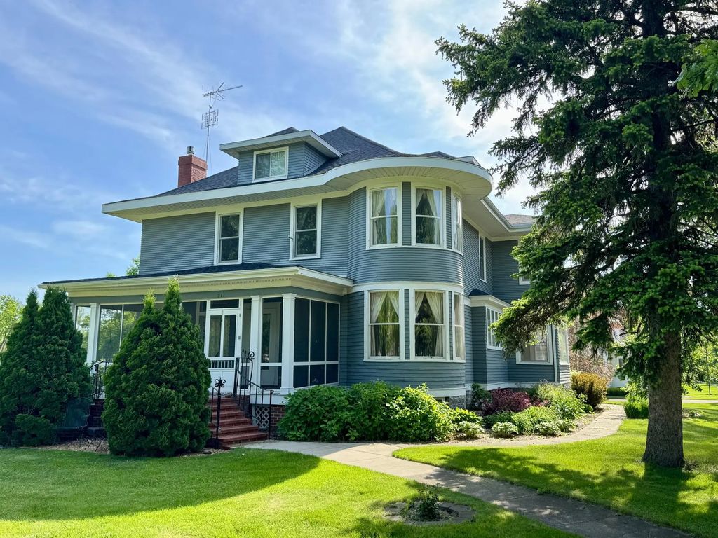 311 9th Street S, Olivia