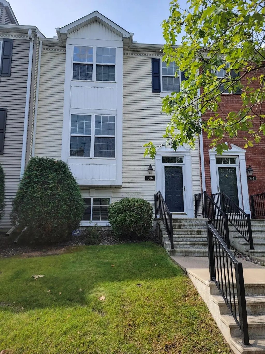 306 Heritage Trail, Circle Pines