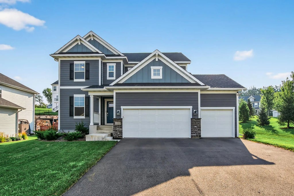 1081 Oakwood Road, Newport