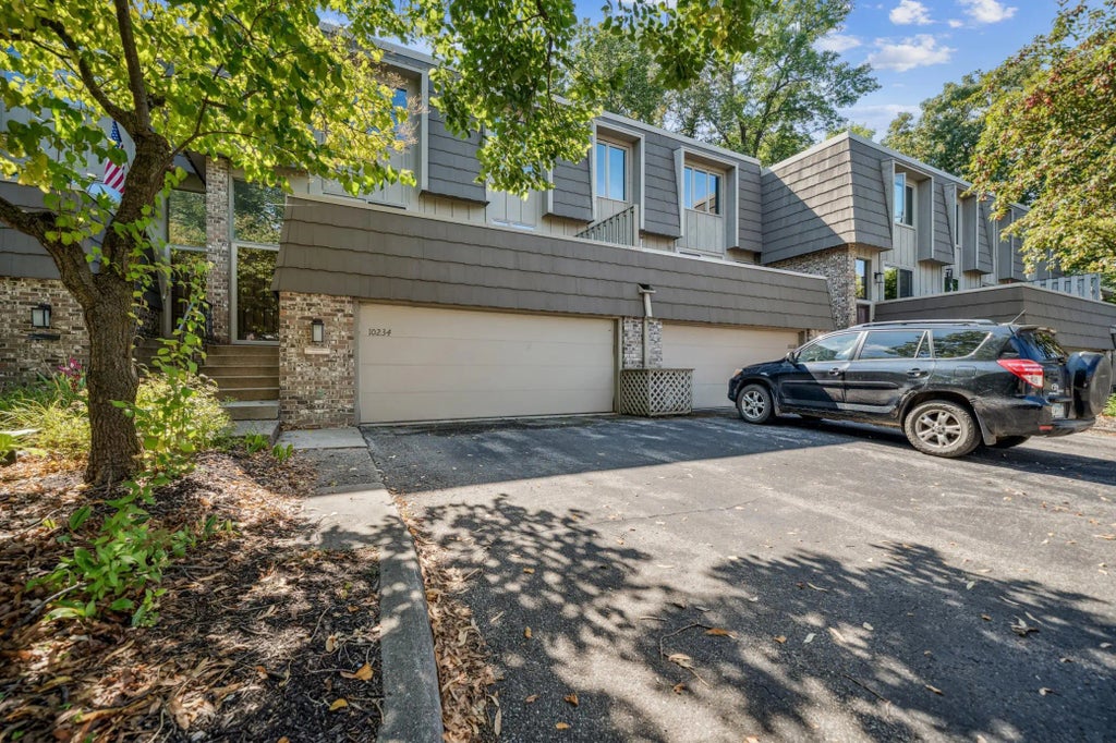 10234 Berkshire Road, Bloomington