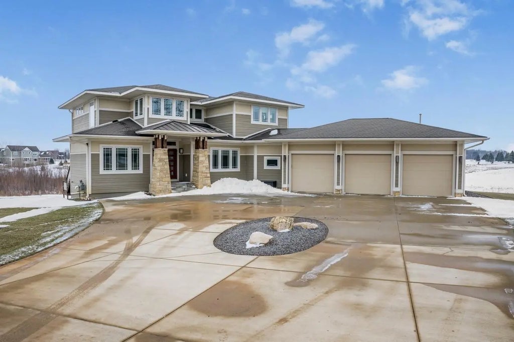 46422 Cape Horn Road, Cleveland