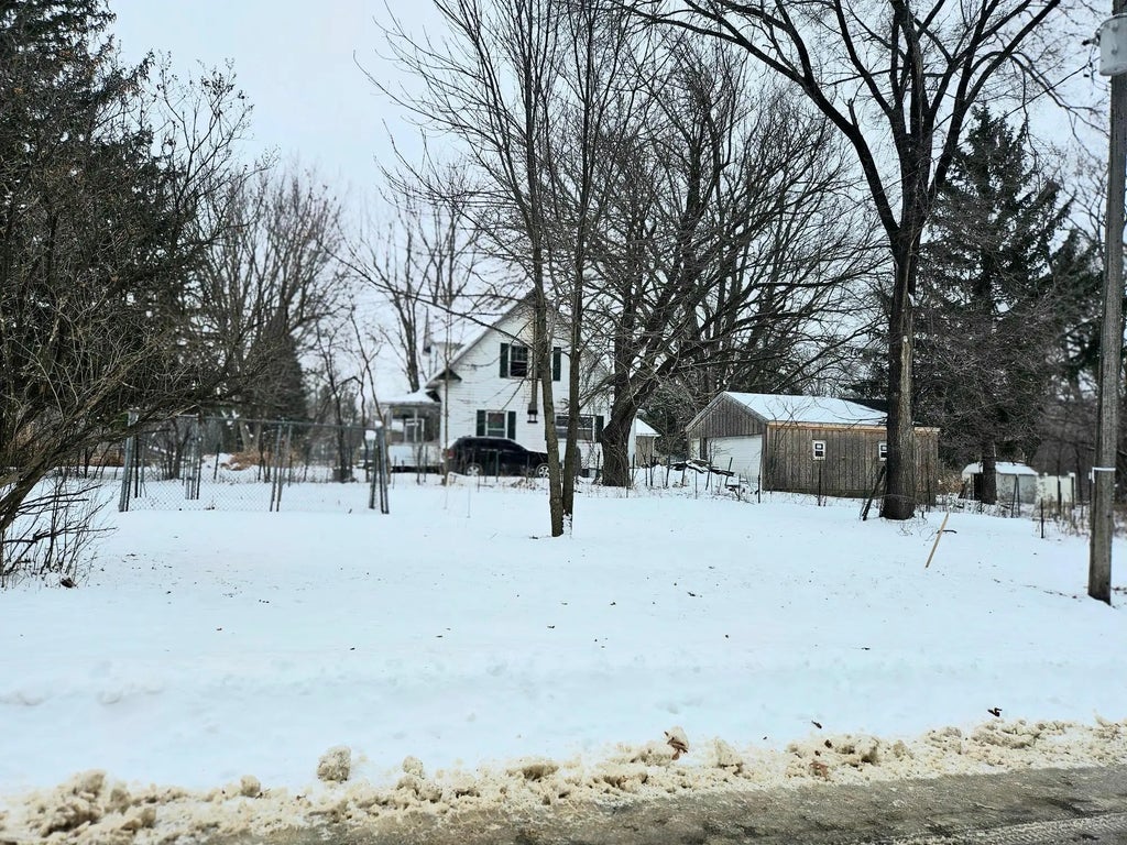 45 9th Avenue Nw, Oronoco