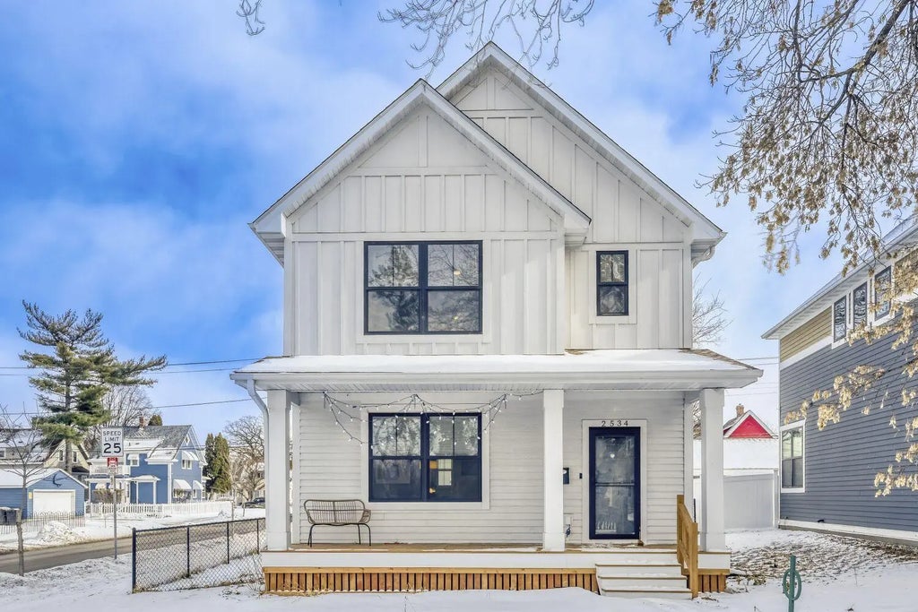 2534 James Avenue N, Minneapolis