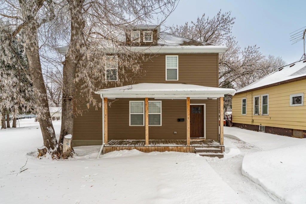 123 Washington Avenue, Crookston