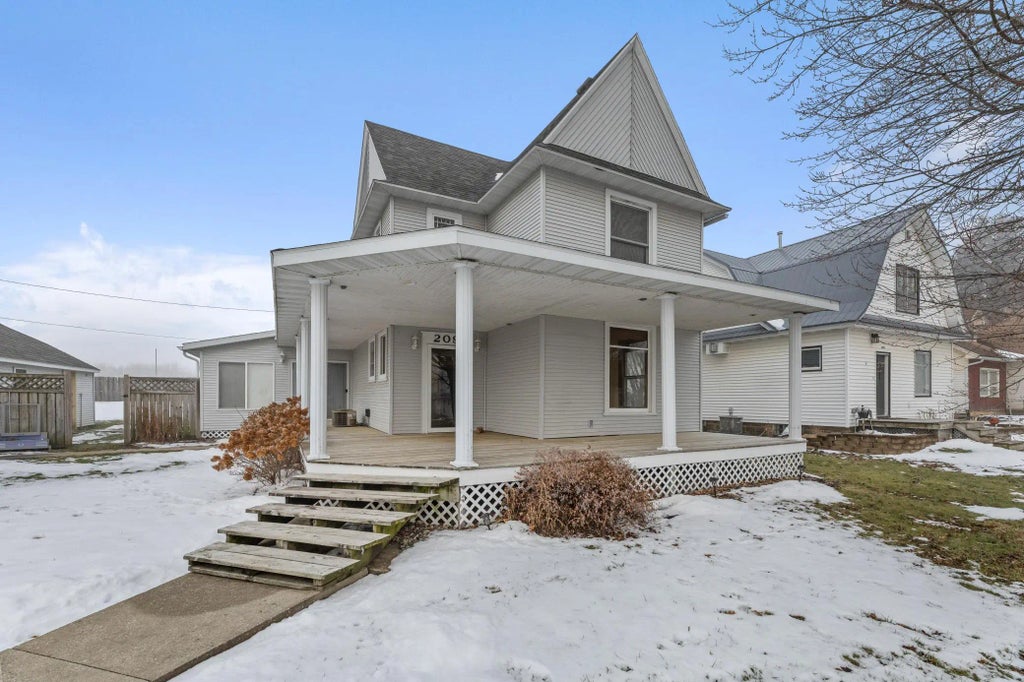 209 Oak Street S, Mabel