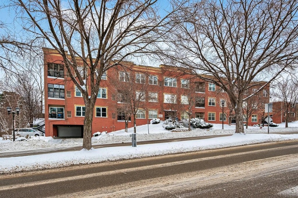 1941 Ford Parkway 102, Saint Paul