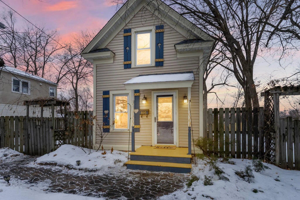 895 Clarence Street, Saint Paul