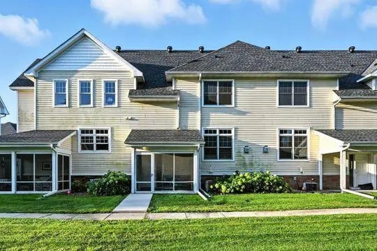 5760 Village Trail, Mound