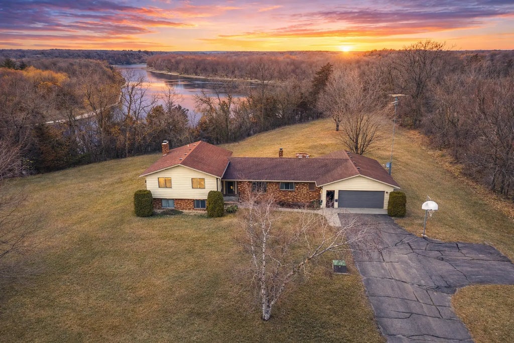 5365 92nd Street Se, Clear Lake