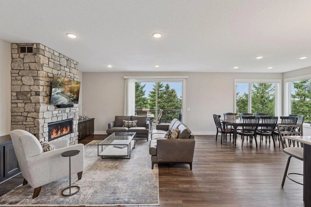 5174 Sundial Lane, Woodbury