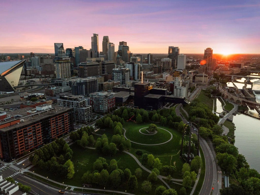 1111 W River Parkway 33a, Minneapolis