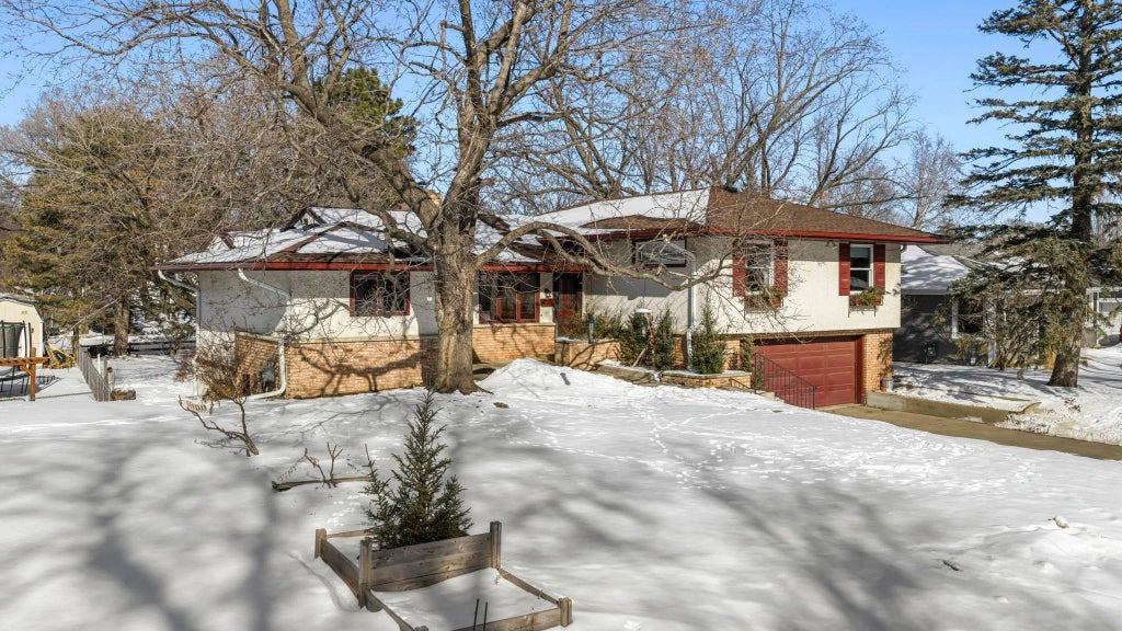 3700 Chowen Curve, Edina